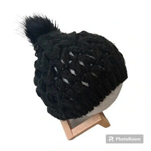 Women’s Chunky Knit Black Beanie with Faux Fur Pom Pom